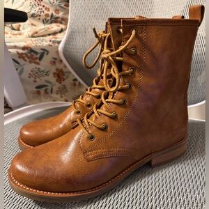 NWOT Frye & Co Women’s Chesnee Combat Lace Up Boots Size 11